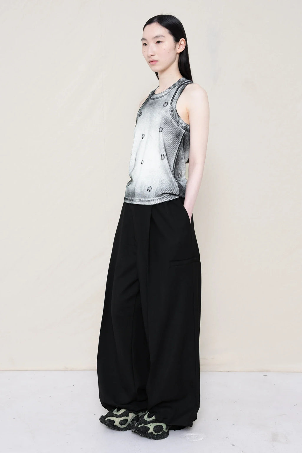 WHITE PAINTED PIERCED PRINT TANK