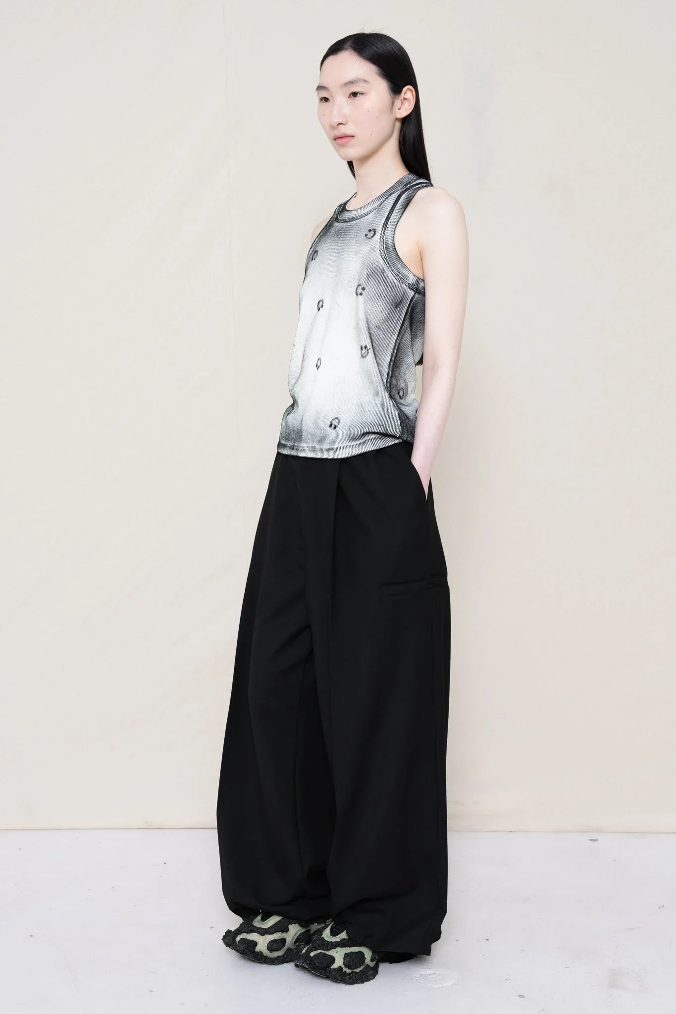 WHITE PAINTED PIERCED PRINT TANK