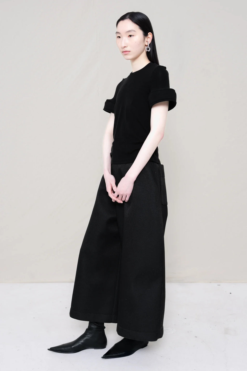 BLACK FOAM CUFF TEE