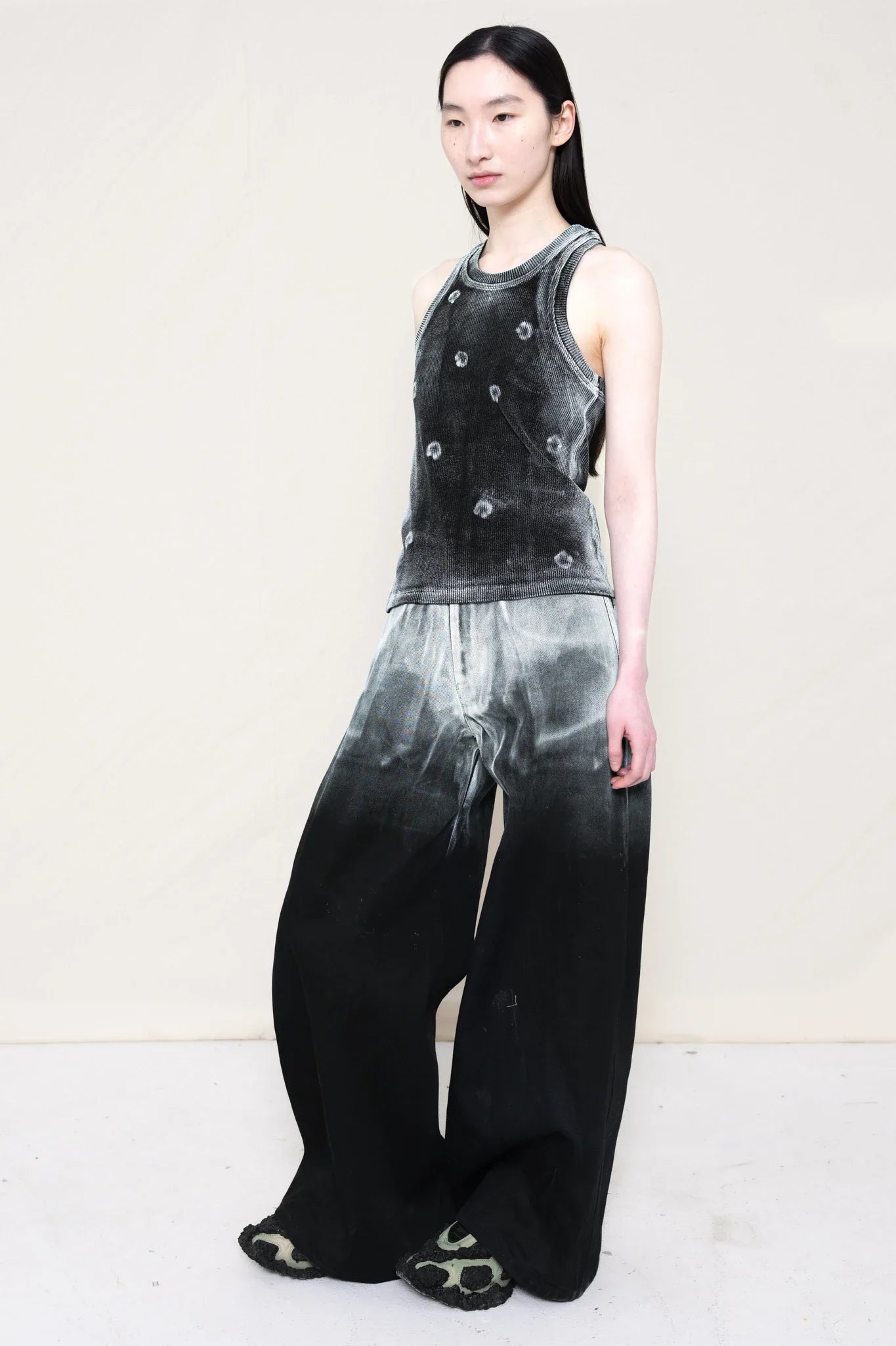 BLACK PAINTED PIERCED PRINT TANK