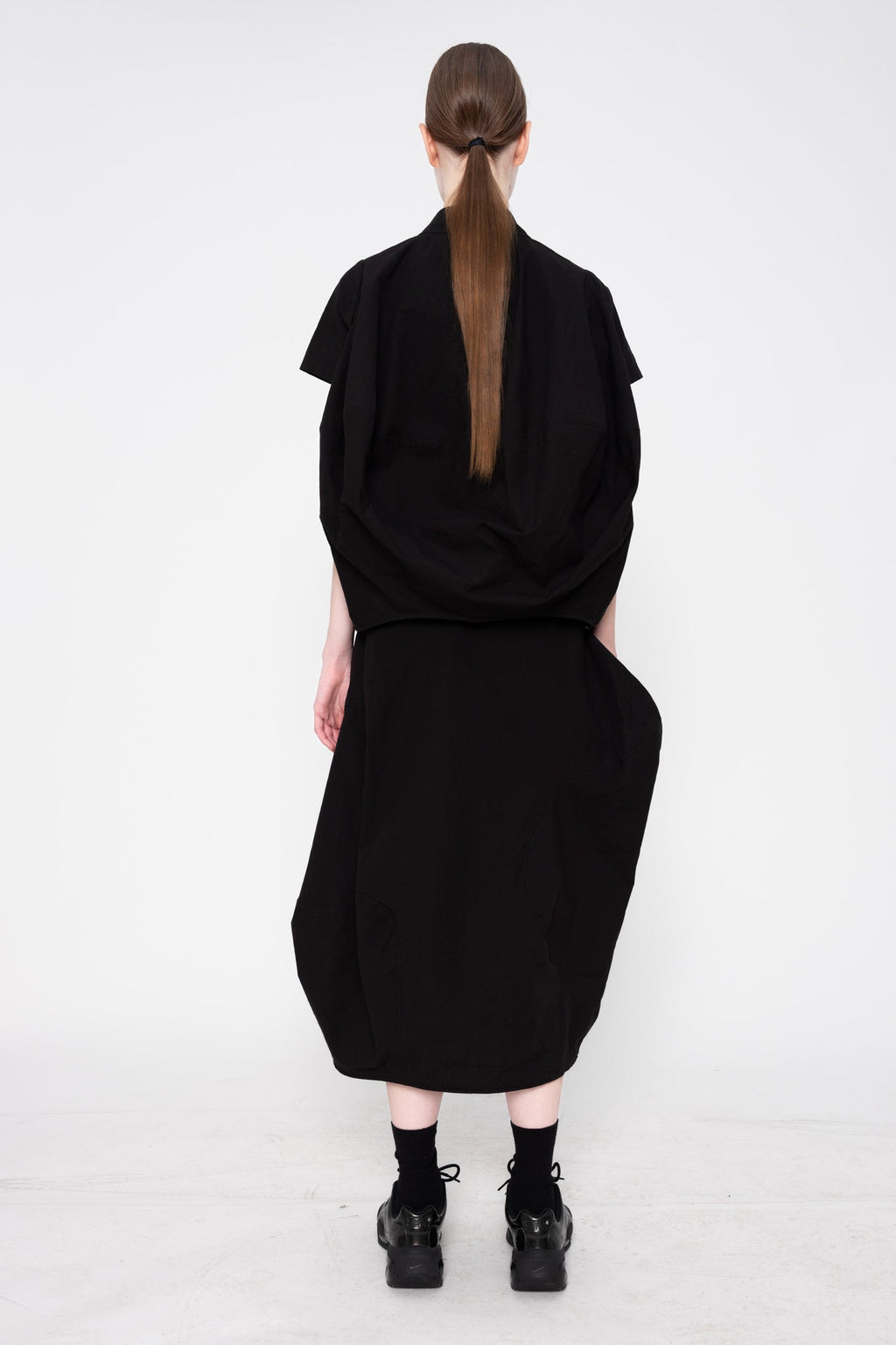 BLACK WAVY SHIRT