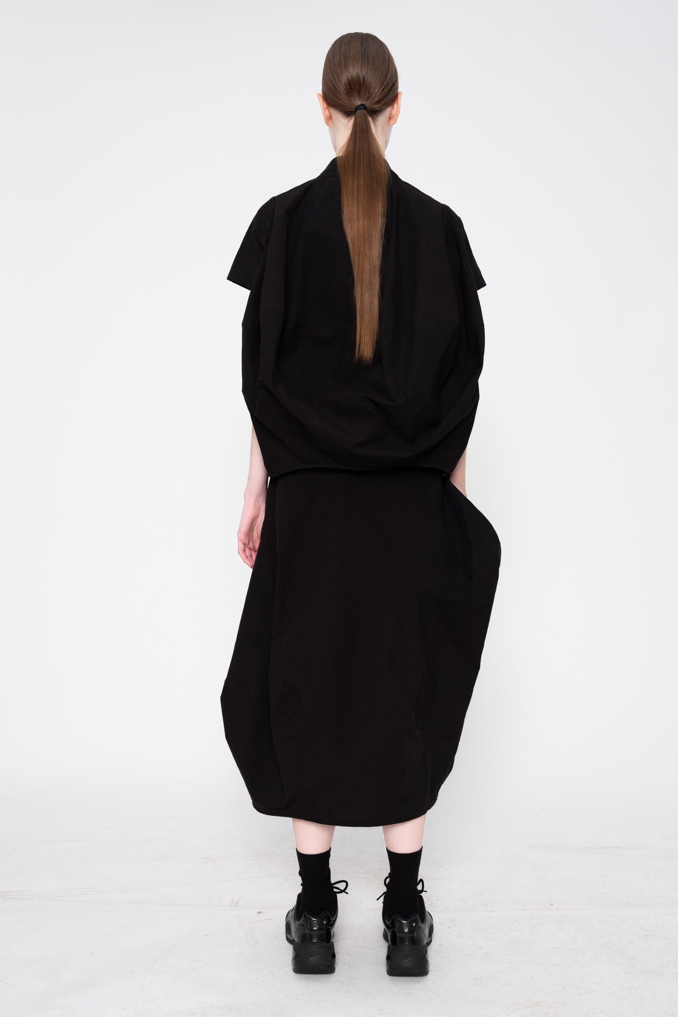 BLACK WAVY SHIRT