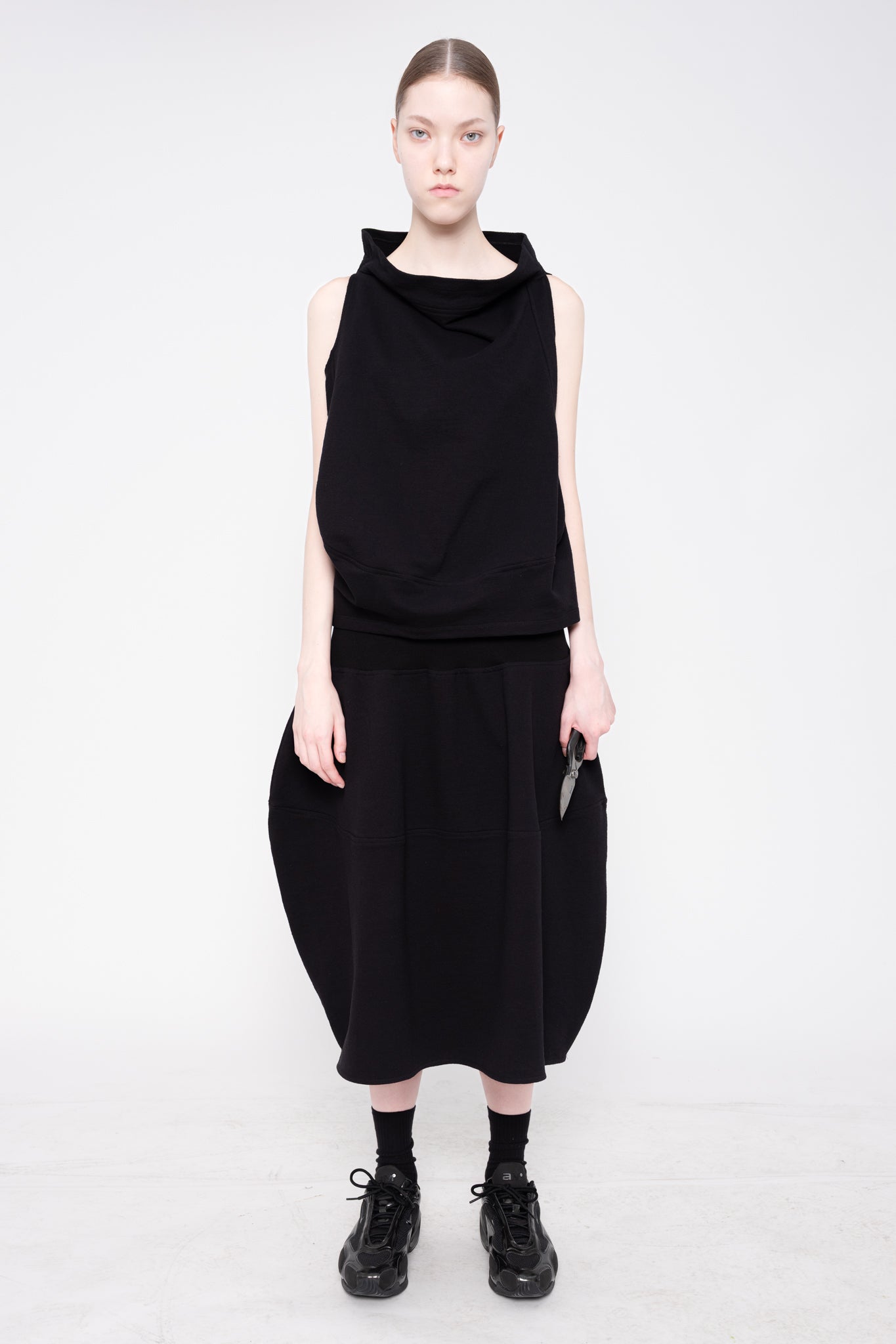 BLACK ROUNDED TOP