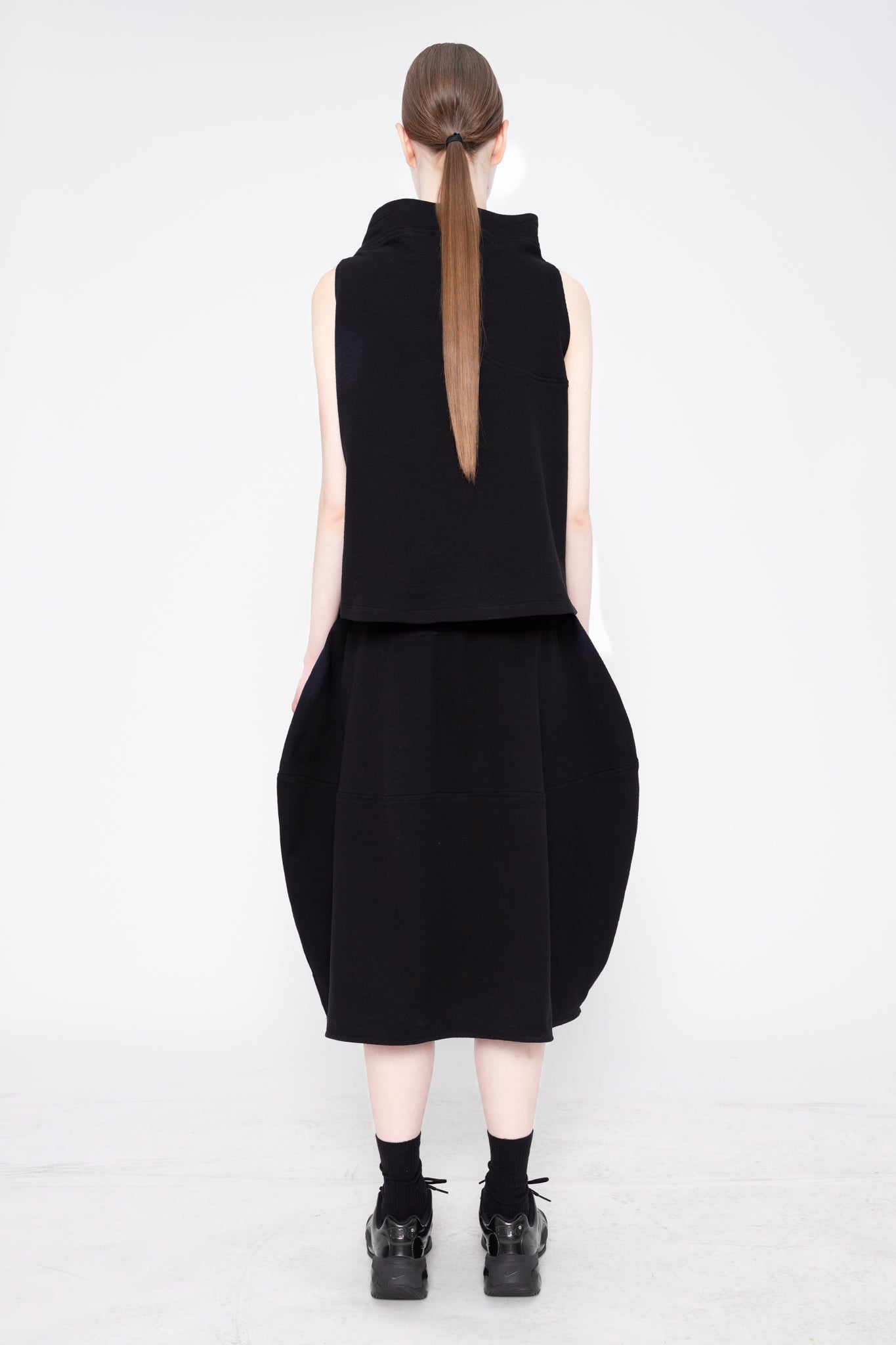 BLACK ROUNDED TOP