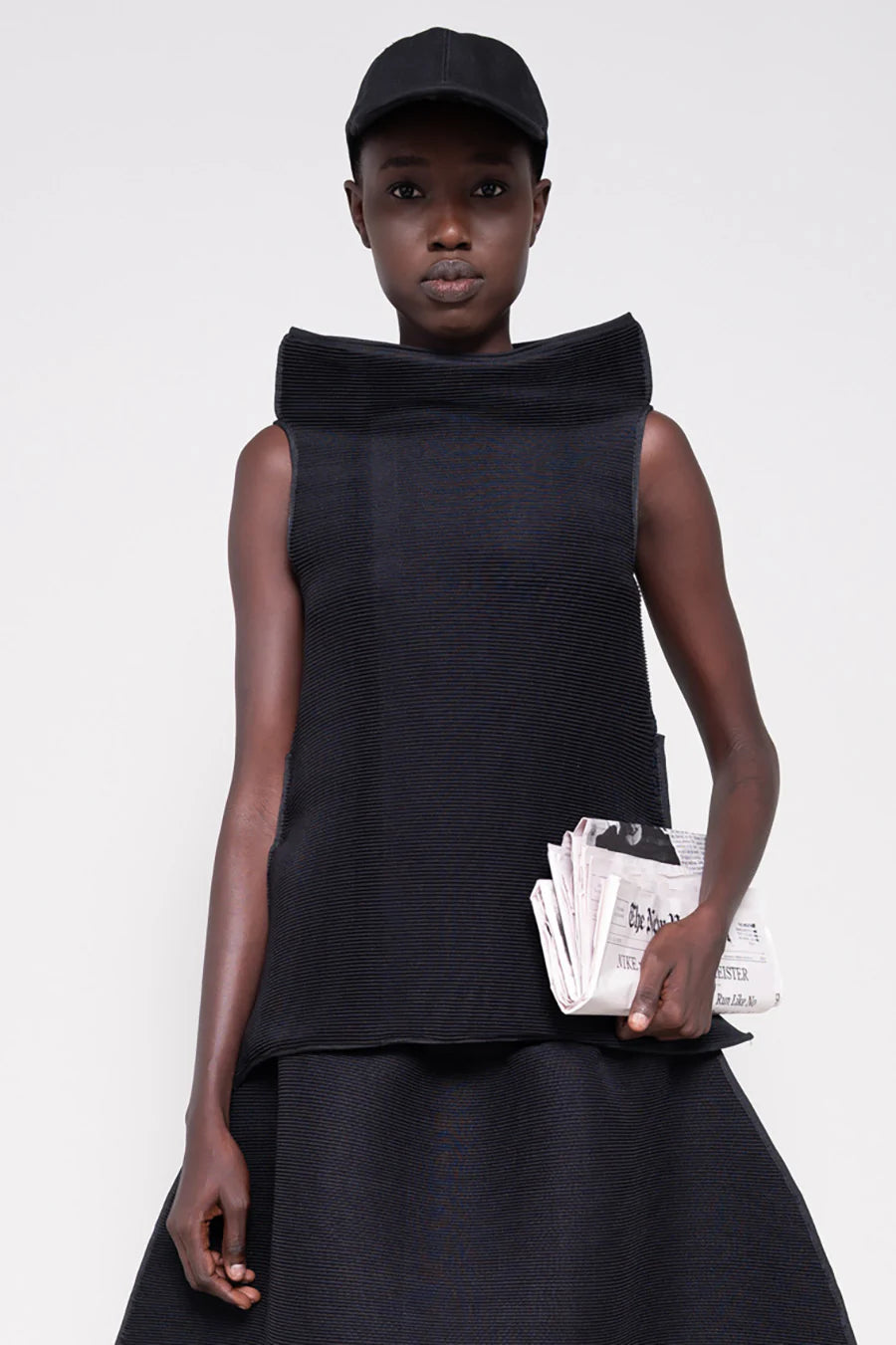 BLACK SLEEVELESS RIPPLE TOP
