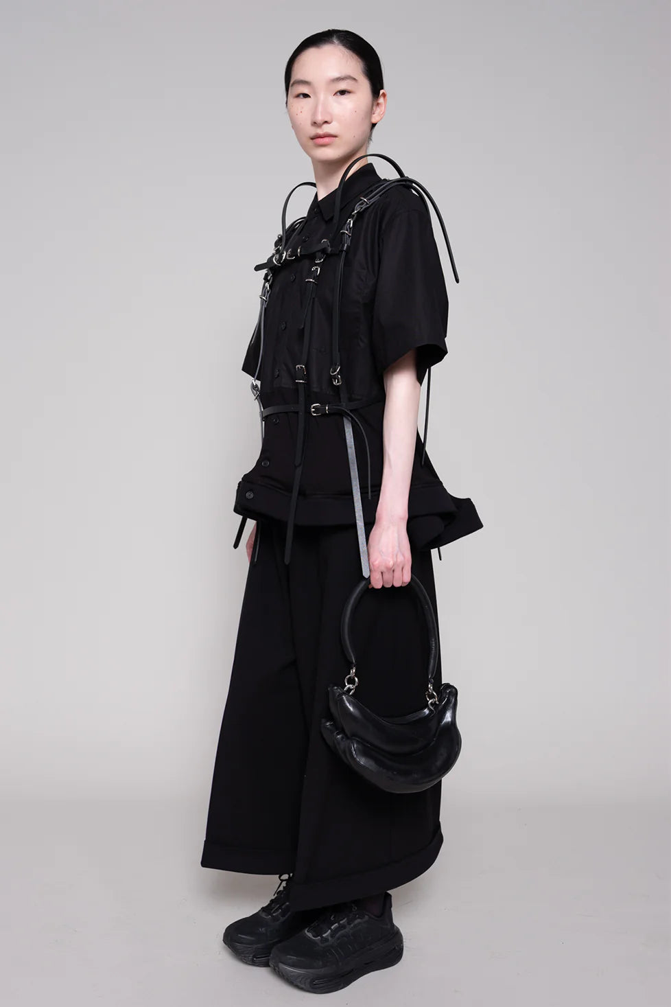BLACK BOXY RUFFLE HEM SHIRT