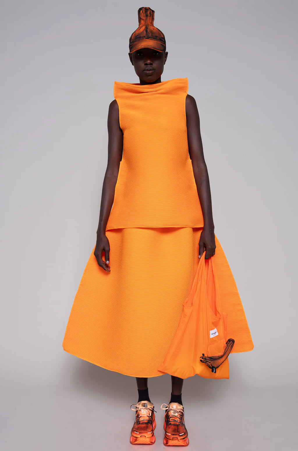 ORANGE SLEEVELESS RIPPLE TOP