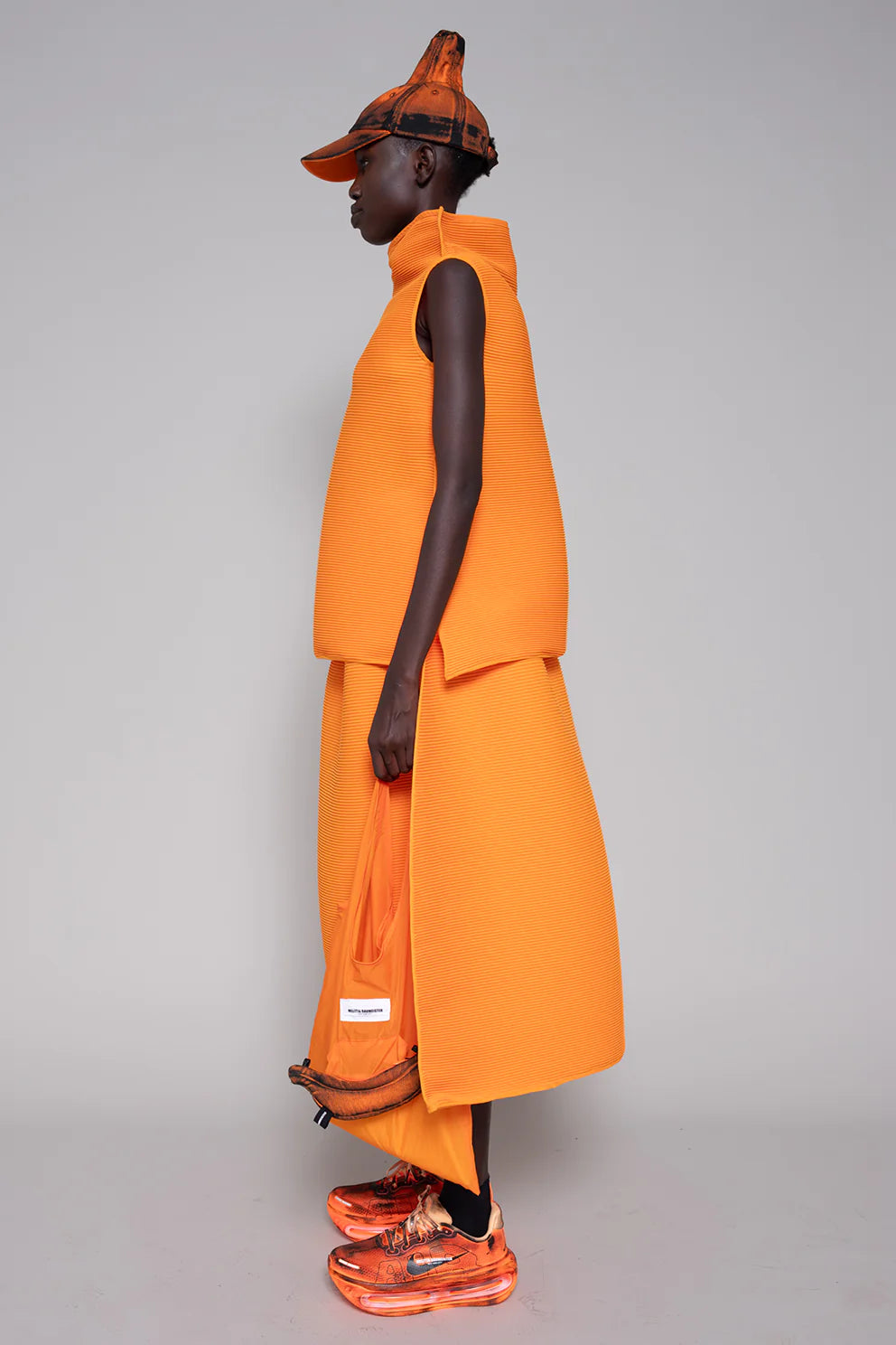 ORANGE SLEEVELESS RIPPLE TOP