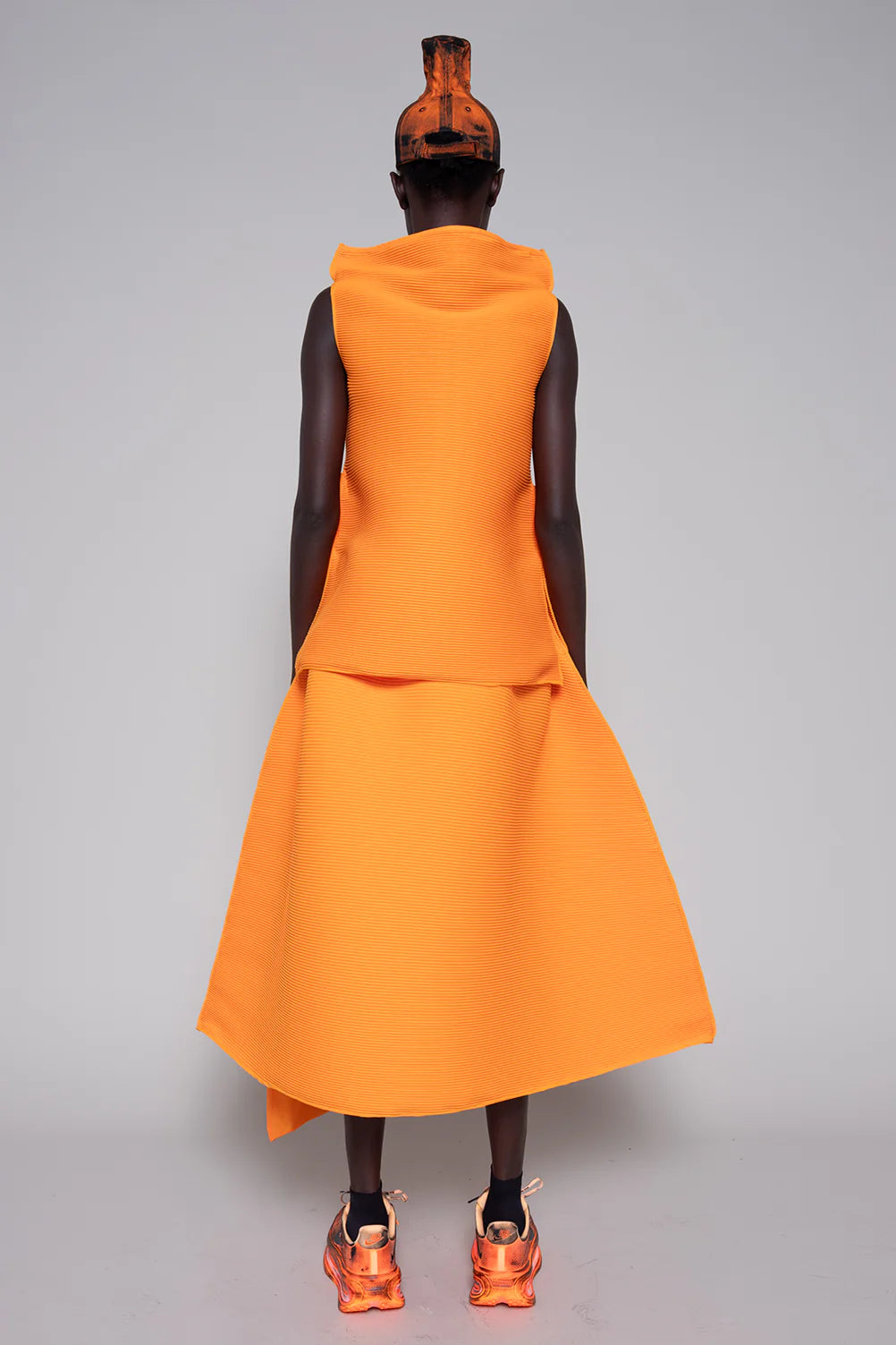 ORANGE SLEEVELESS RIPPLE TOP